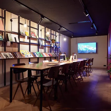 Szálloda French Theory