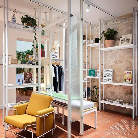 Szálloda French Theory