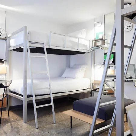 Szálloda French Theory