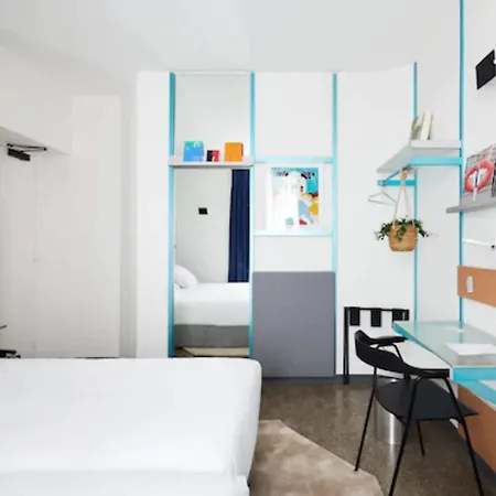 Szálloda French Theory