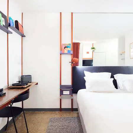 French Theory Szálloda 3*