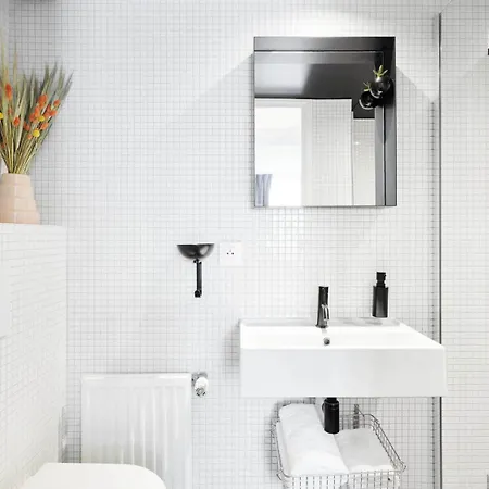 French Theory 3* Párizs