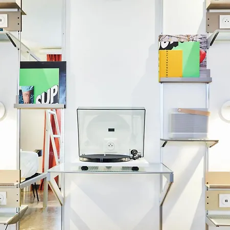 French Theory 3* Párizs