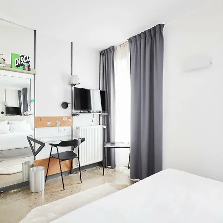 French Theory 3* Párizs