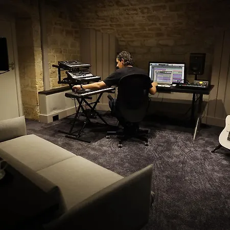 French Theory Hotel 3*