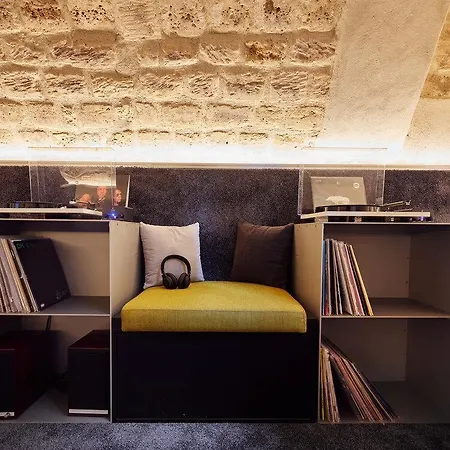 French Theory Hotel 3*