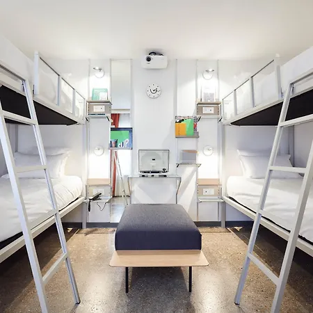 Hotel French Theory 3*