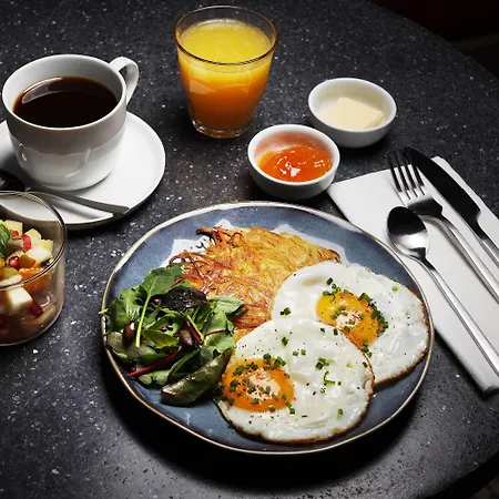 French Theory 3* باريس