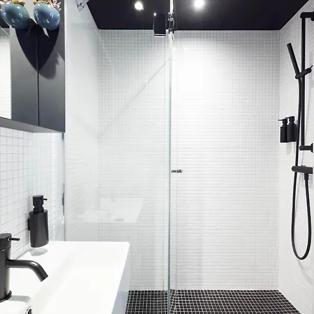 French Theory فندق 3*