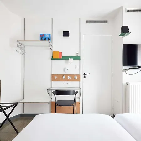 French Theory 3* باريس