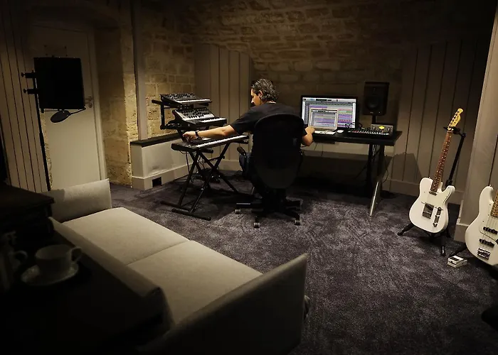 French Theory Hotel 3*