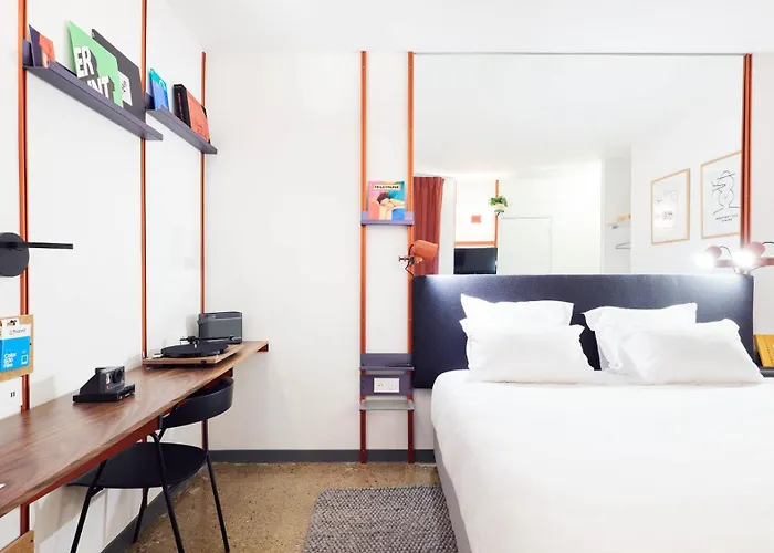 French Theory Hotel 3*