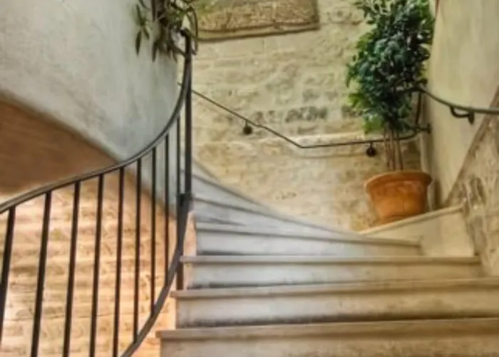 French Theory Hotel 3*