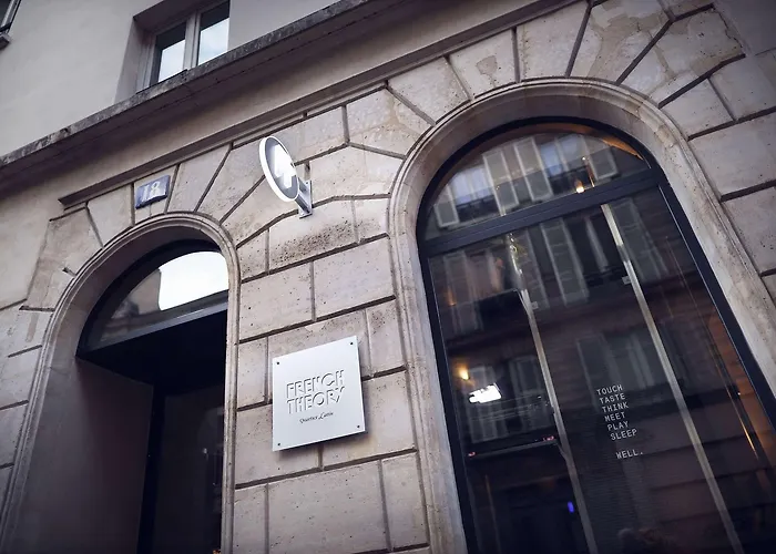 Hotel French Theory 3*