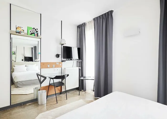 French Theory 3* Parigi